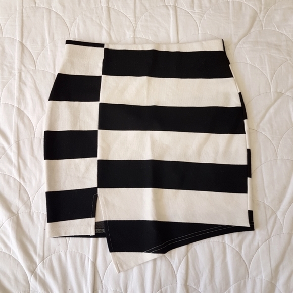 Dresses & Skirts - Black+White Striped Skirt